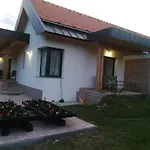 Edina Vendégház-gyenesdiás Apartamento