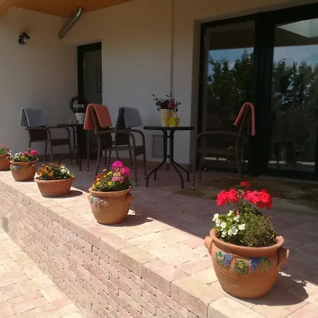 Апартаменты Edina Vendeghaz-gyenesdias