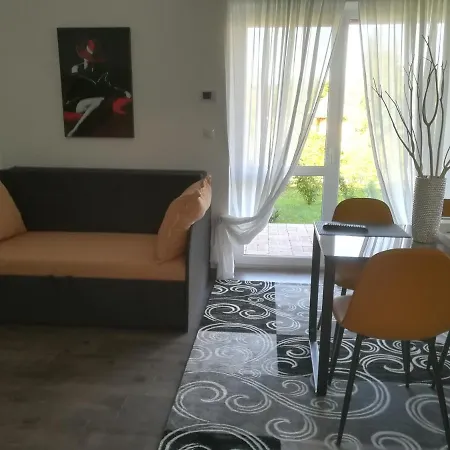 Edina Vendeghaz-gyenesdias Апартаменты *