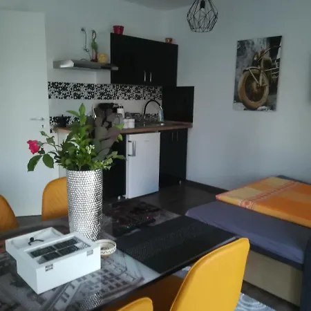 Edina Vendeghaz-gyenesdias Διαμέρισμα Gyenesdiás