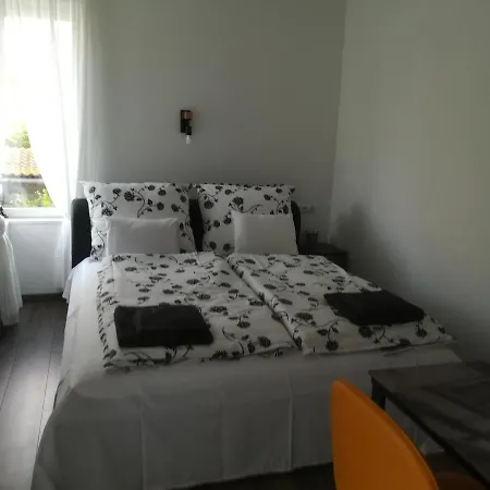 Апартаменты Edina Vendeghaz-gyenesdias Денешдиаш