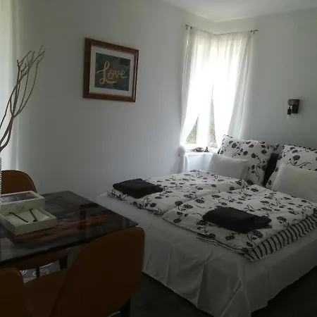 Апартаменты Edina Vendeghaz-gyenesdias *