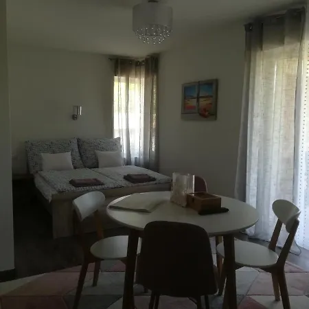 Edina Vendeghaz-gyenesdias Апартаменты Денешдиаш