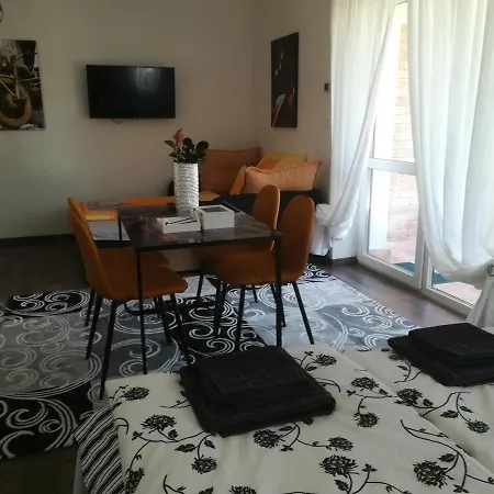 Edina Vendeghaz-gyenesdias Апартаменты *