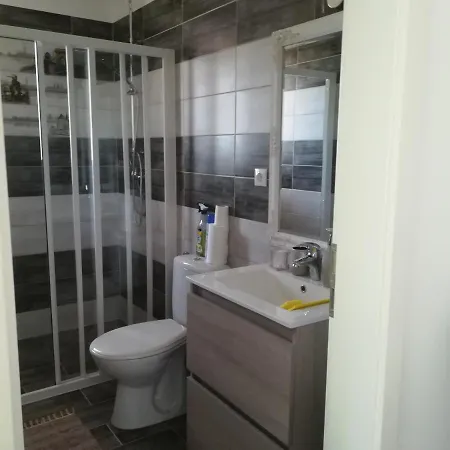 Edina Vendeghaz-gyenesdias Апартаменты Денешдиаш