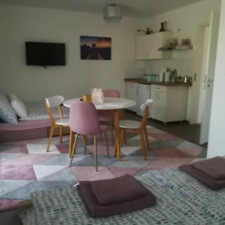 Edina Vendeghaz-gyenesdias