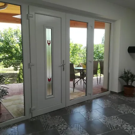 Апартаменты Edina Vendeghaz-gyenesdias *