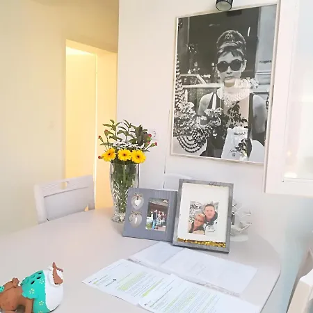 Edina Vendeghaz-gyenesdias *