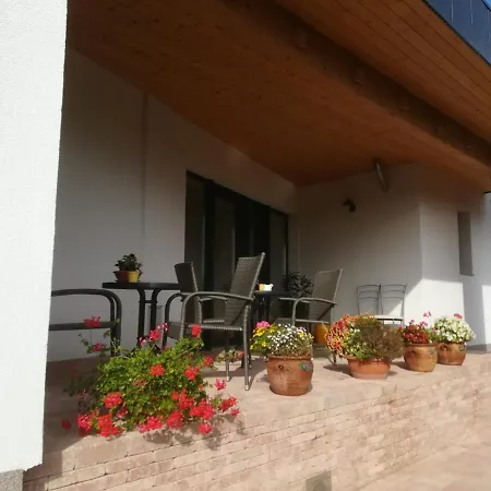 Edina Vendeghaz-gyenesdias Апартаменты *