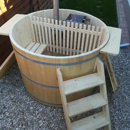 Edina Vendeghaz-gyenesdias Денешдиаш