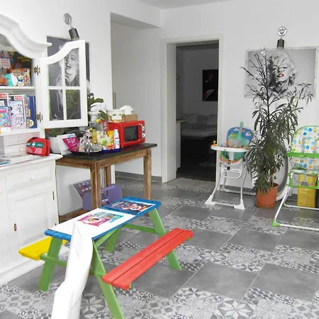 Edina Vendeghaz-gyenesdias Денешдиаш