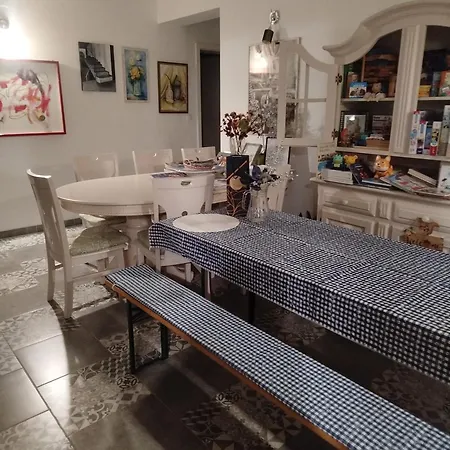 Edina Vendeghaz-gyenesdias Apartmán *