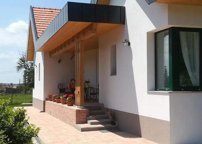 Edina Vendeghaz-gyenesdias Apartment