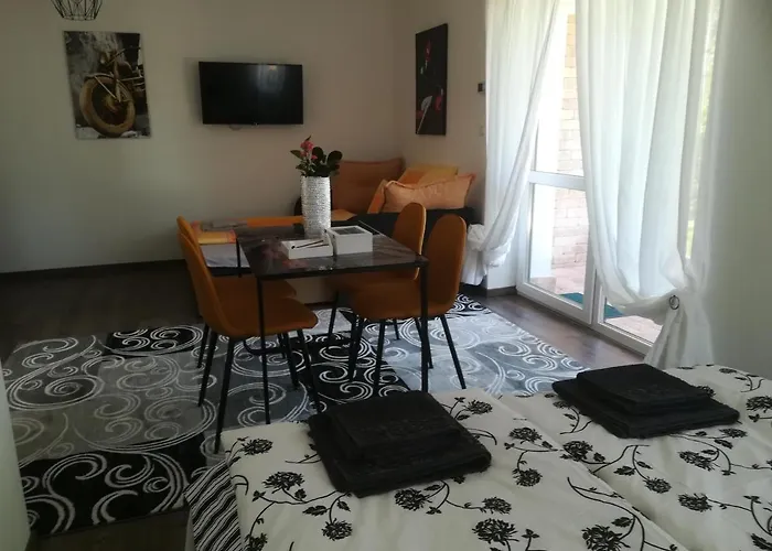 Edina Vendeghaz-gyenesdias Apartmán *